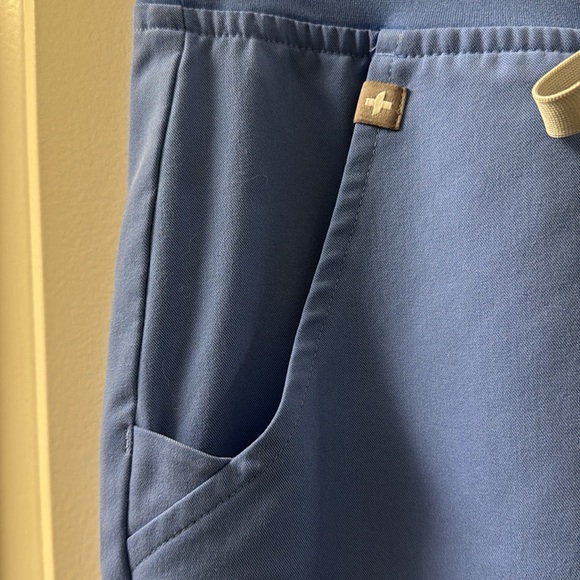 Figs scrub bottoms, 4 of them in total $25 each; price is listed for 4 in total. - Picture 5 of 10